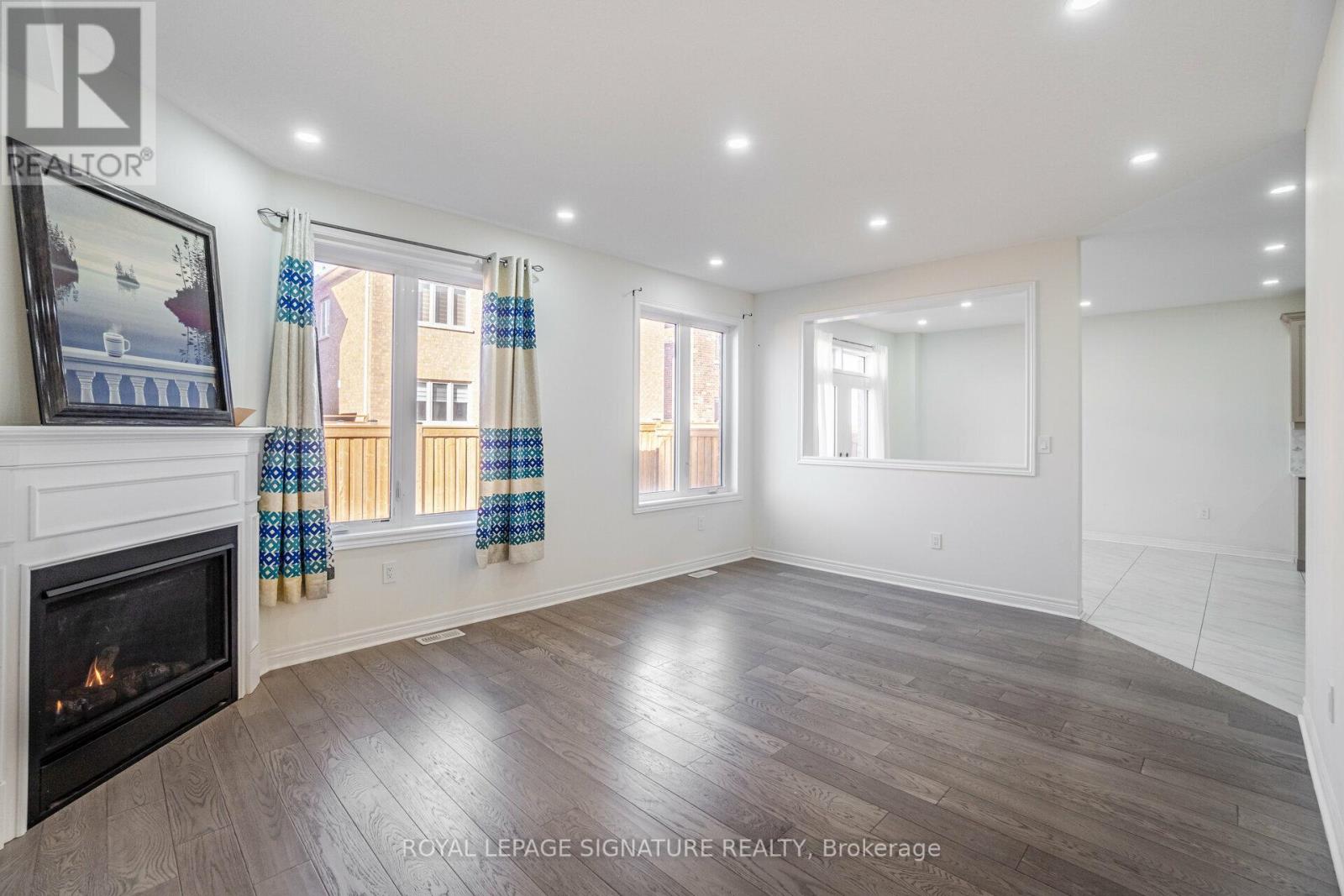 #1 -3 FARRINGDON CRES, #1