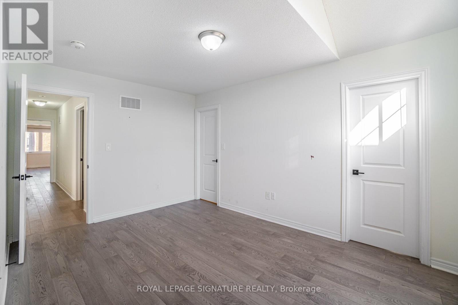 #1 -3 FARRINGDON CRES, #1