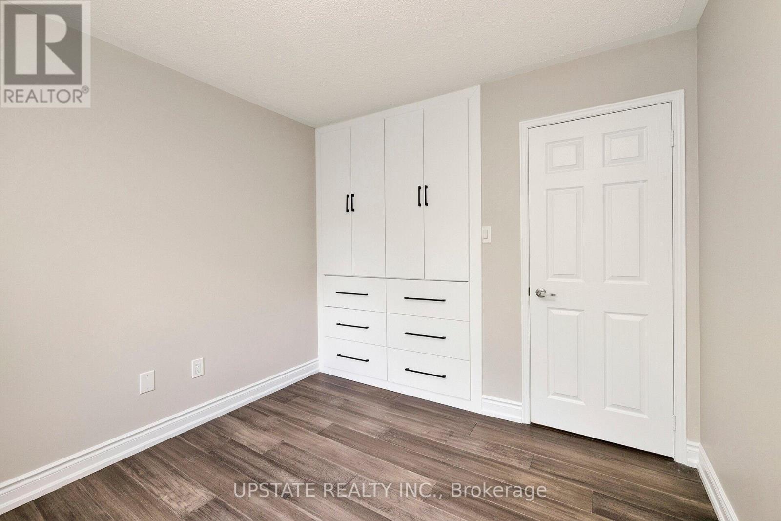 2262 YORKTOWN CIRC