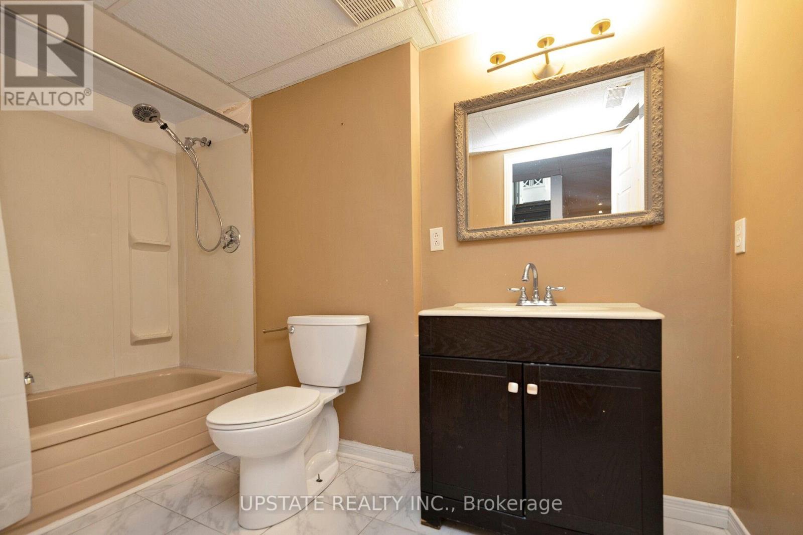 2262 YORKTOWN CIRC