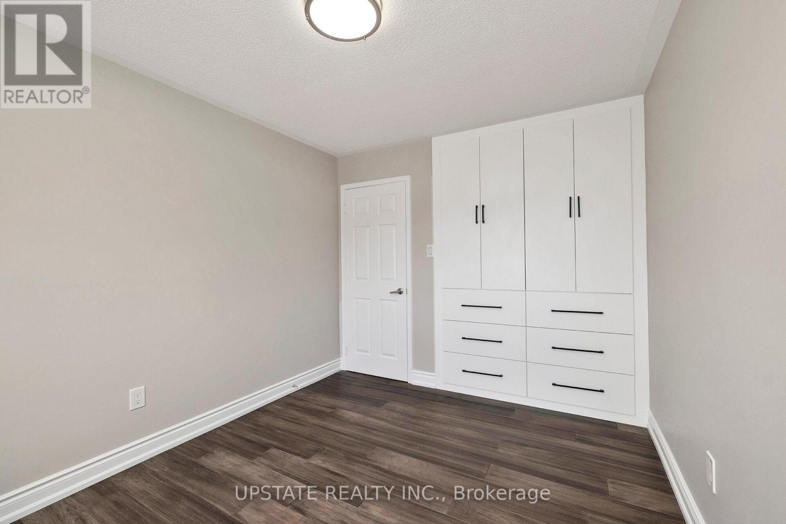 2262 YORKTOWN CIRC
