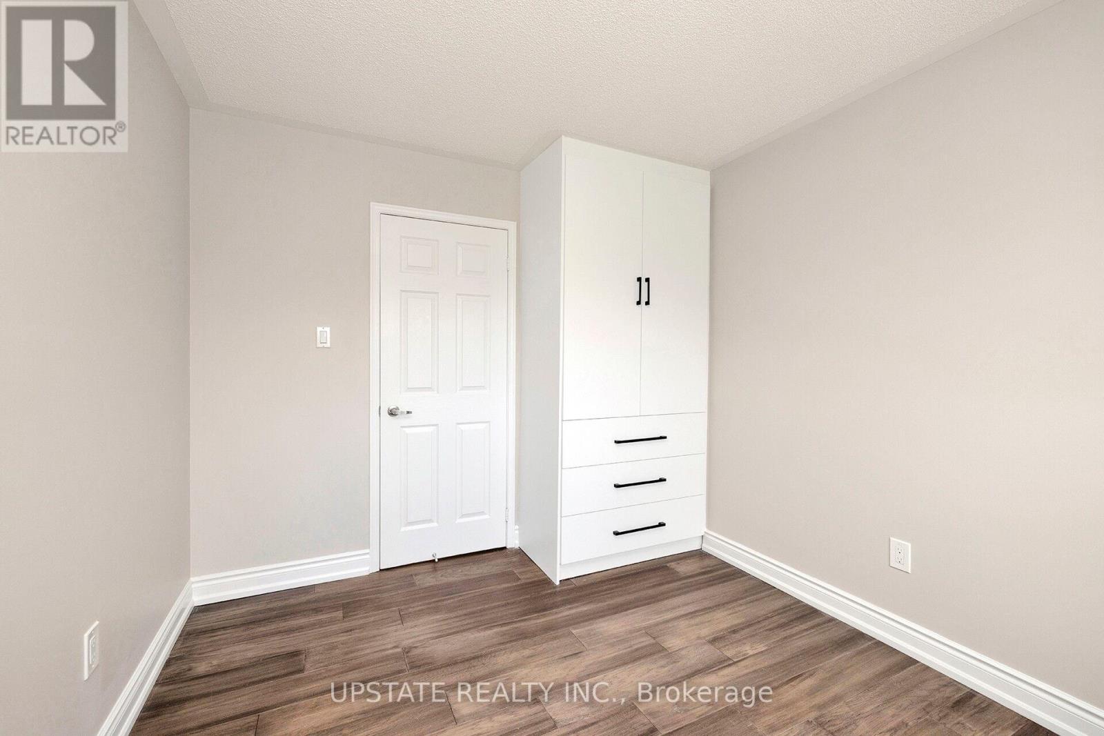 2262 YORKTOWN CIRC