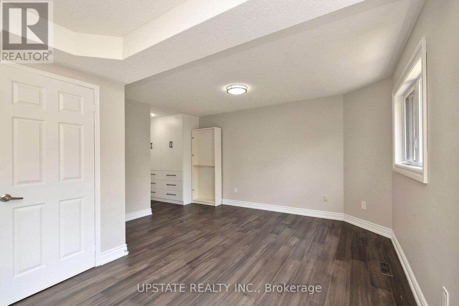 2262 YORKTOWN CIRC