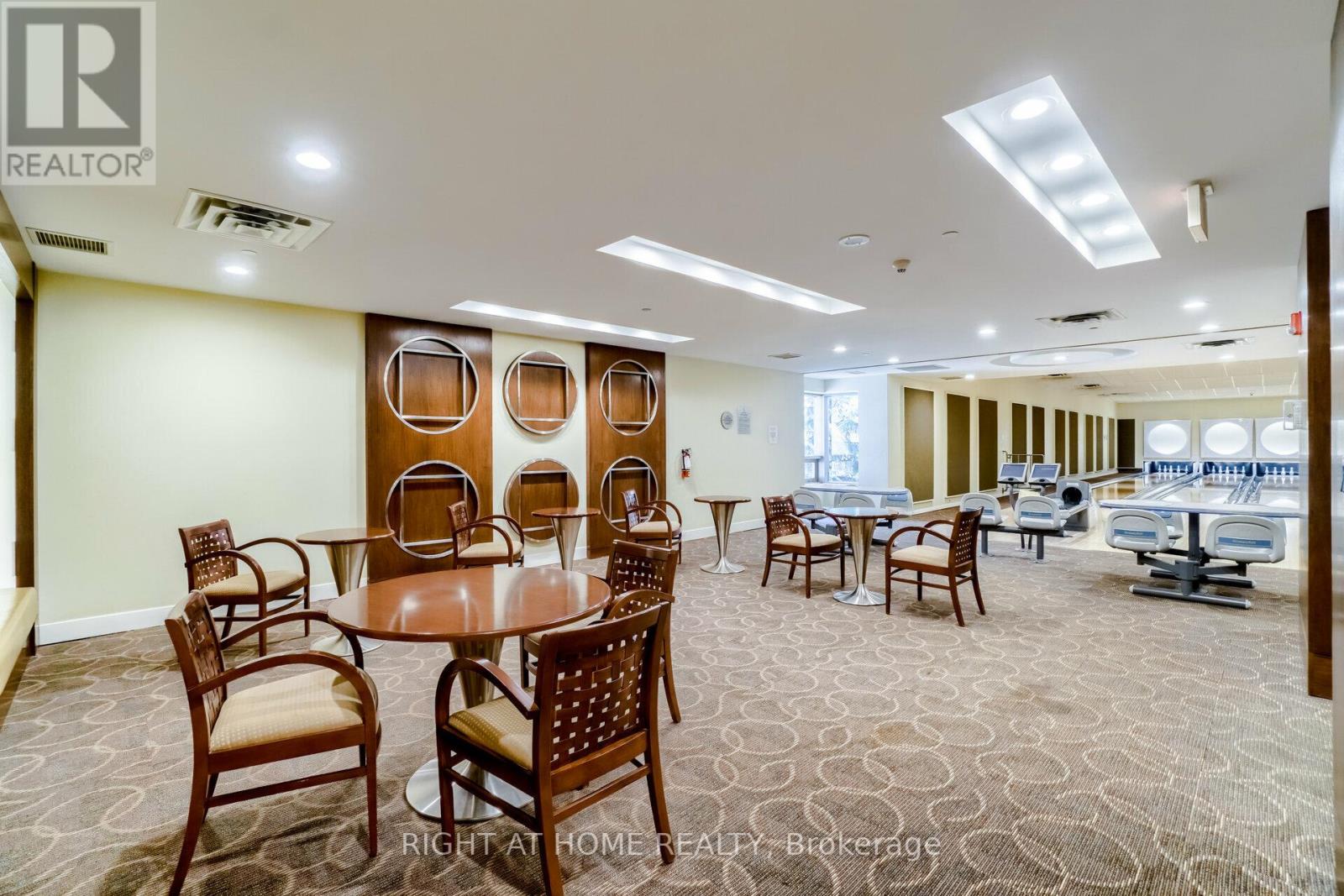 #1622 -3888 DUKE OF YORK BLVD, #1622