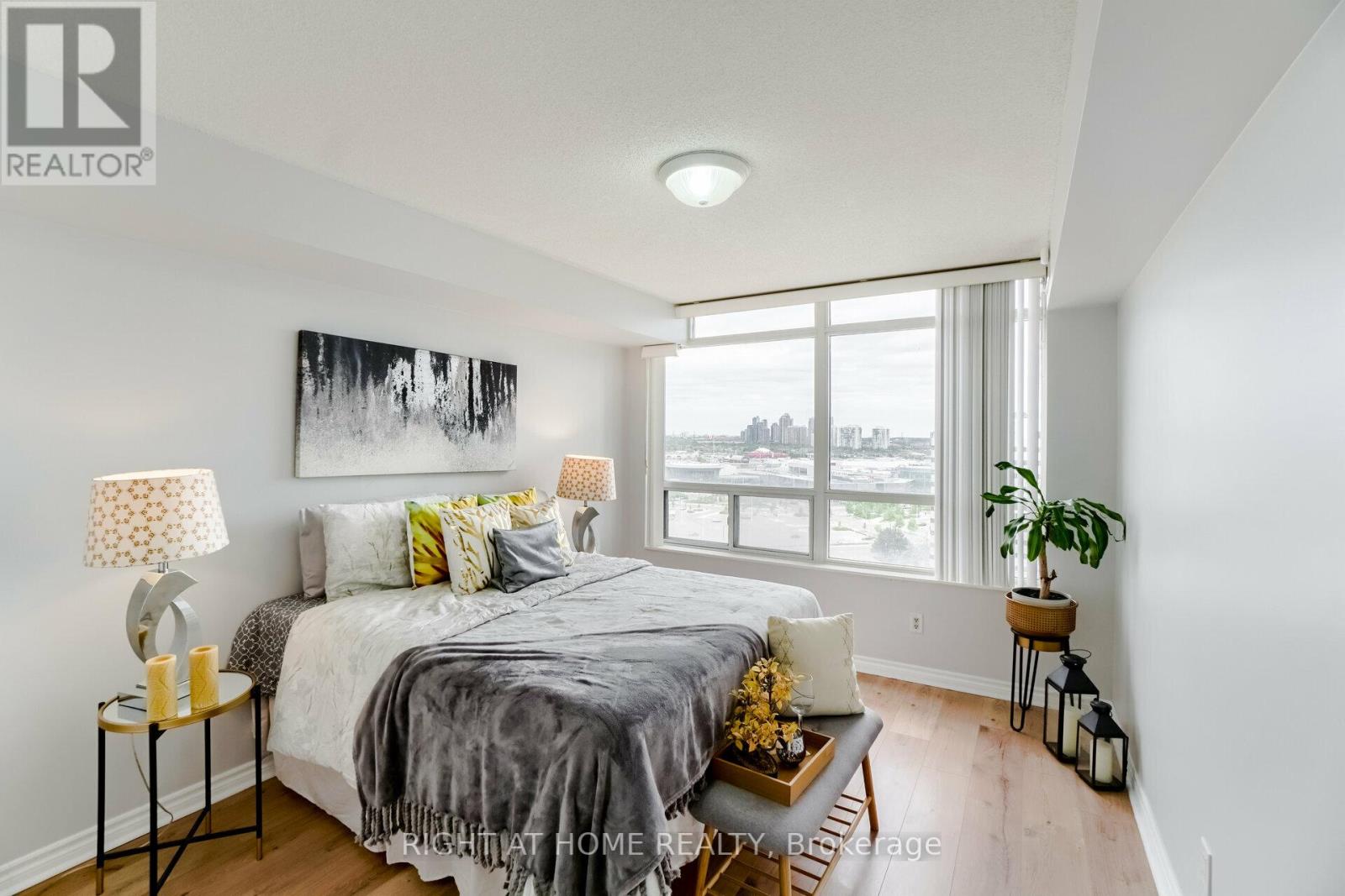 #1622 -3888 DUKE OF YORK BLVD, #1622