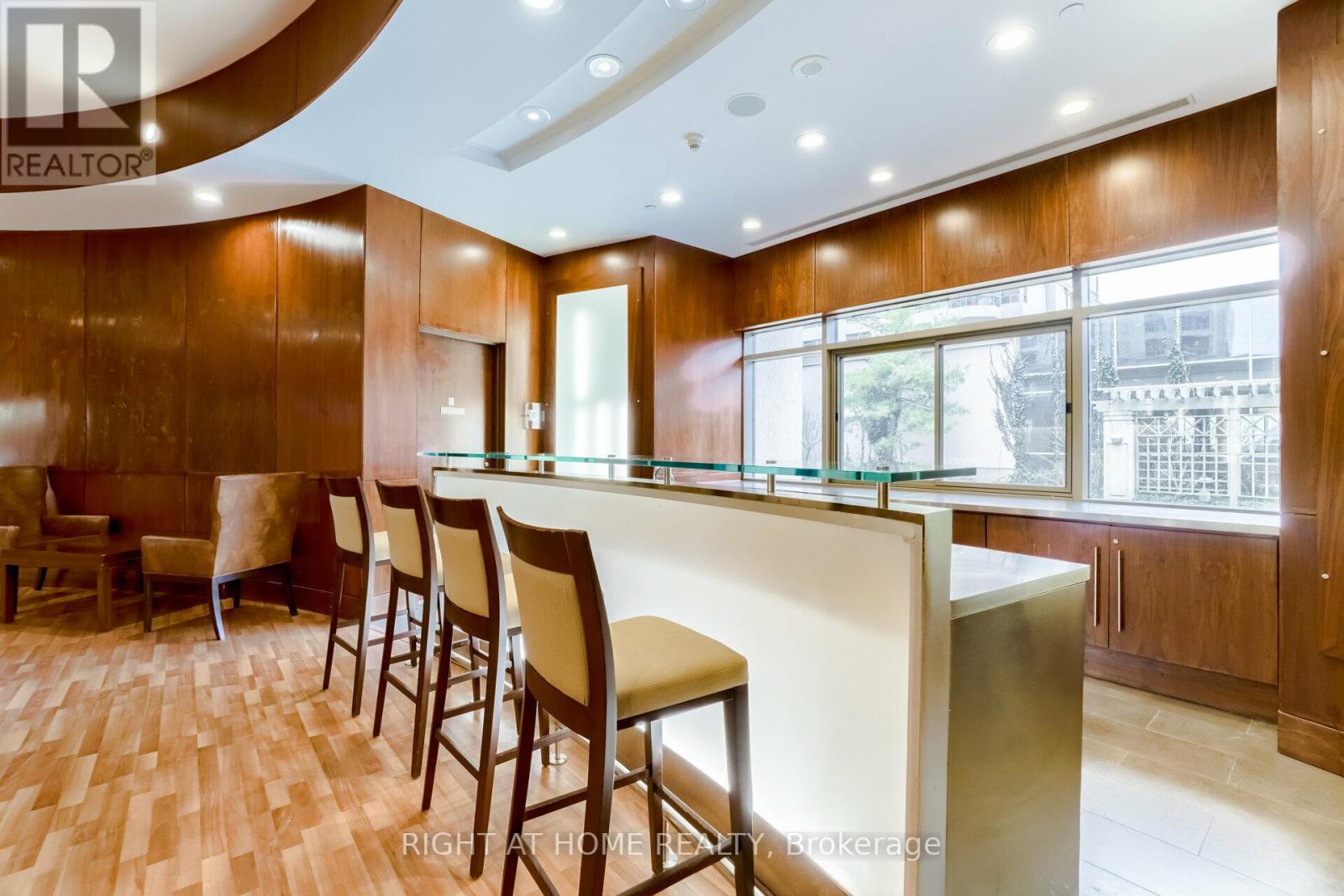 #1622 -3888 DUKE OF YORK BLVD, #1622