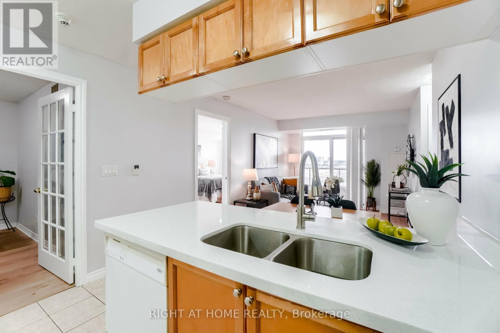 #1622 -3888 DUKE OF YORK BLVD, #1622