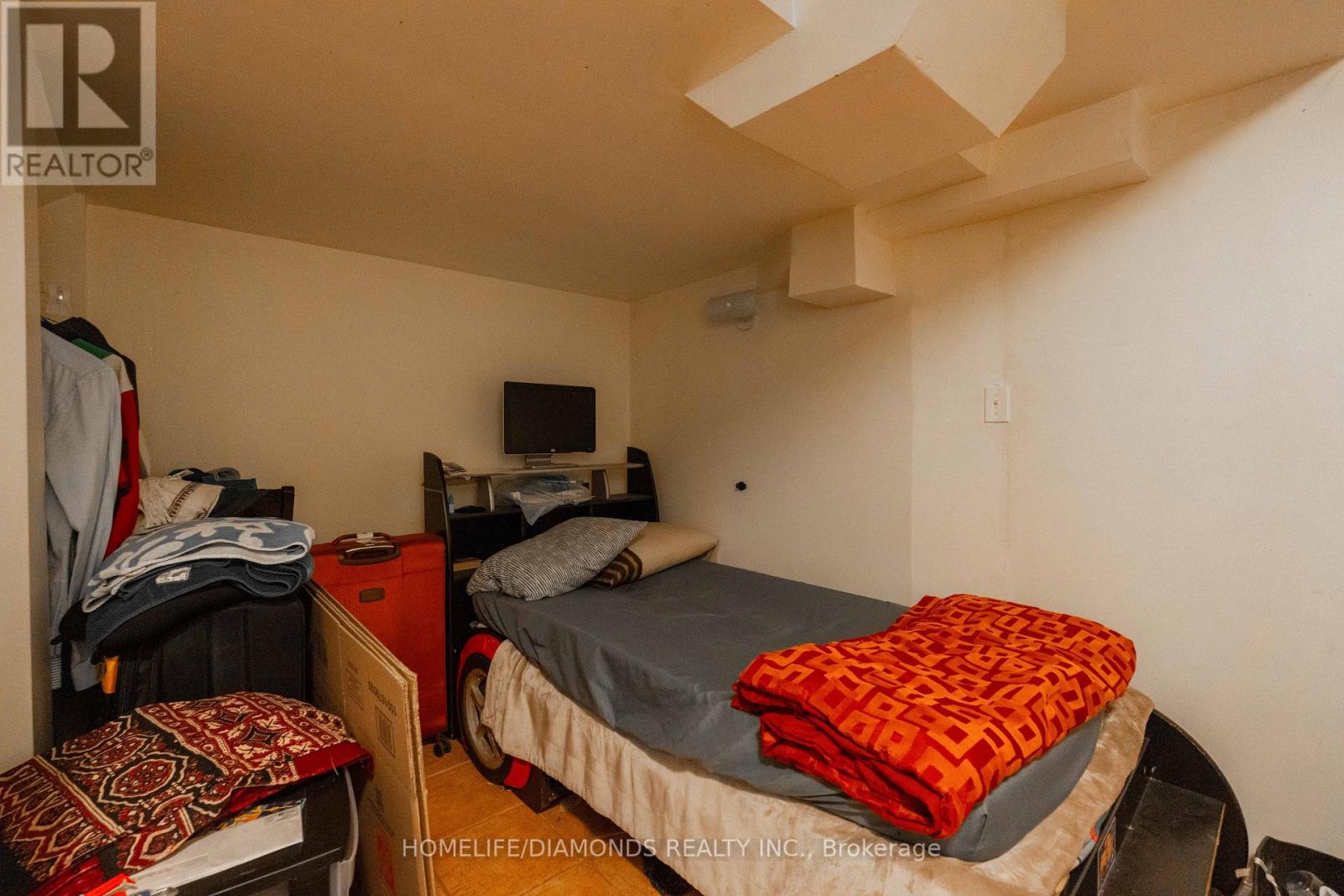 7173 VILLAGE WALK