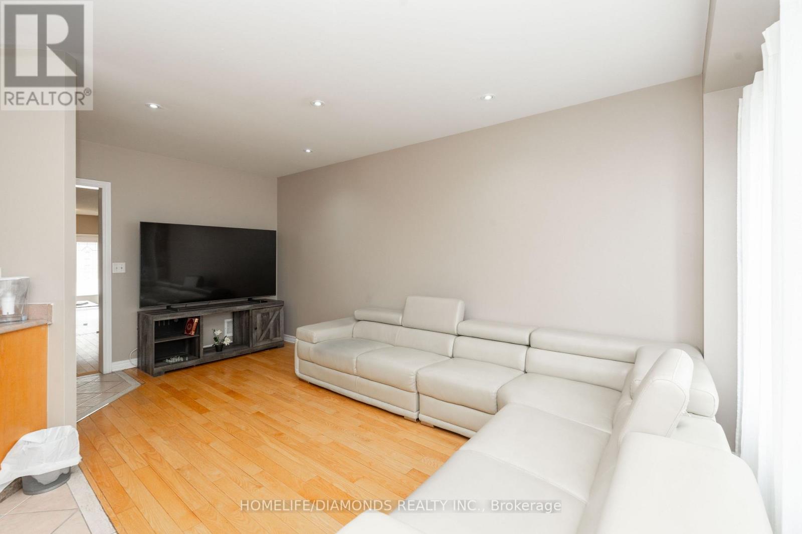 7173 VILLAGE WALK