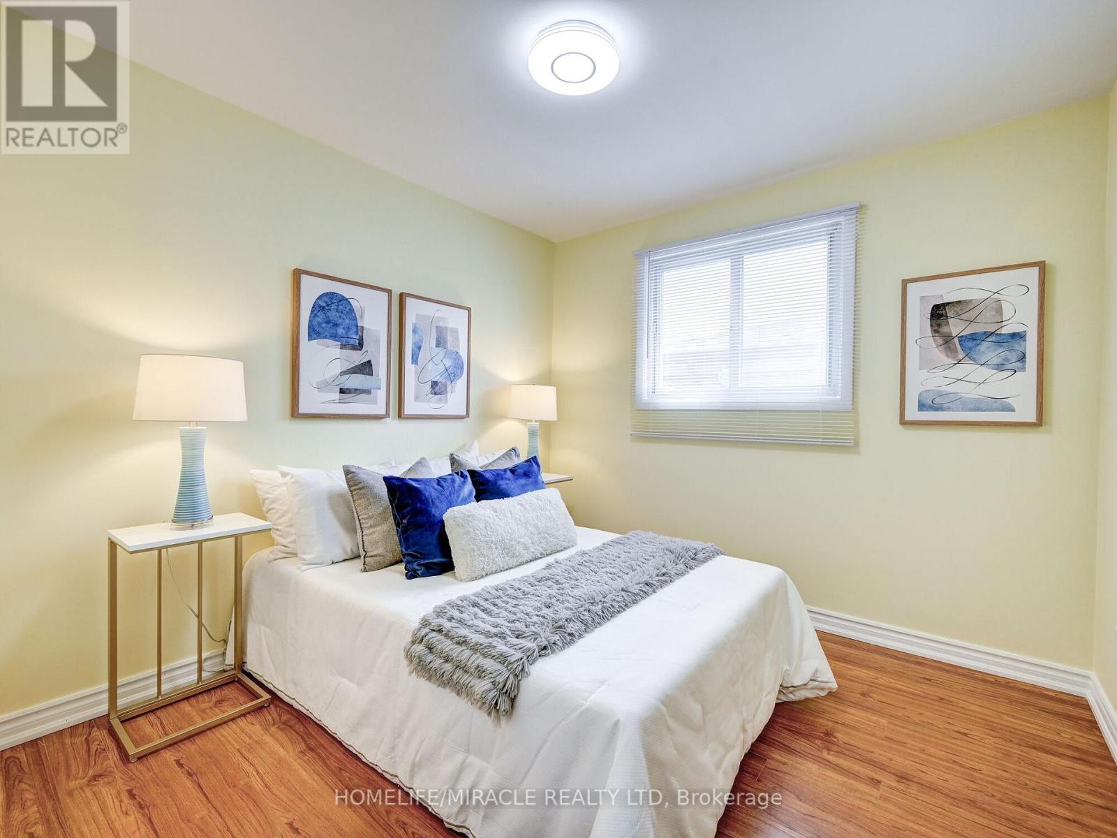 15 GRENADINE CRT