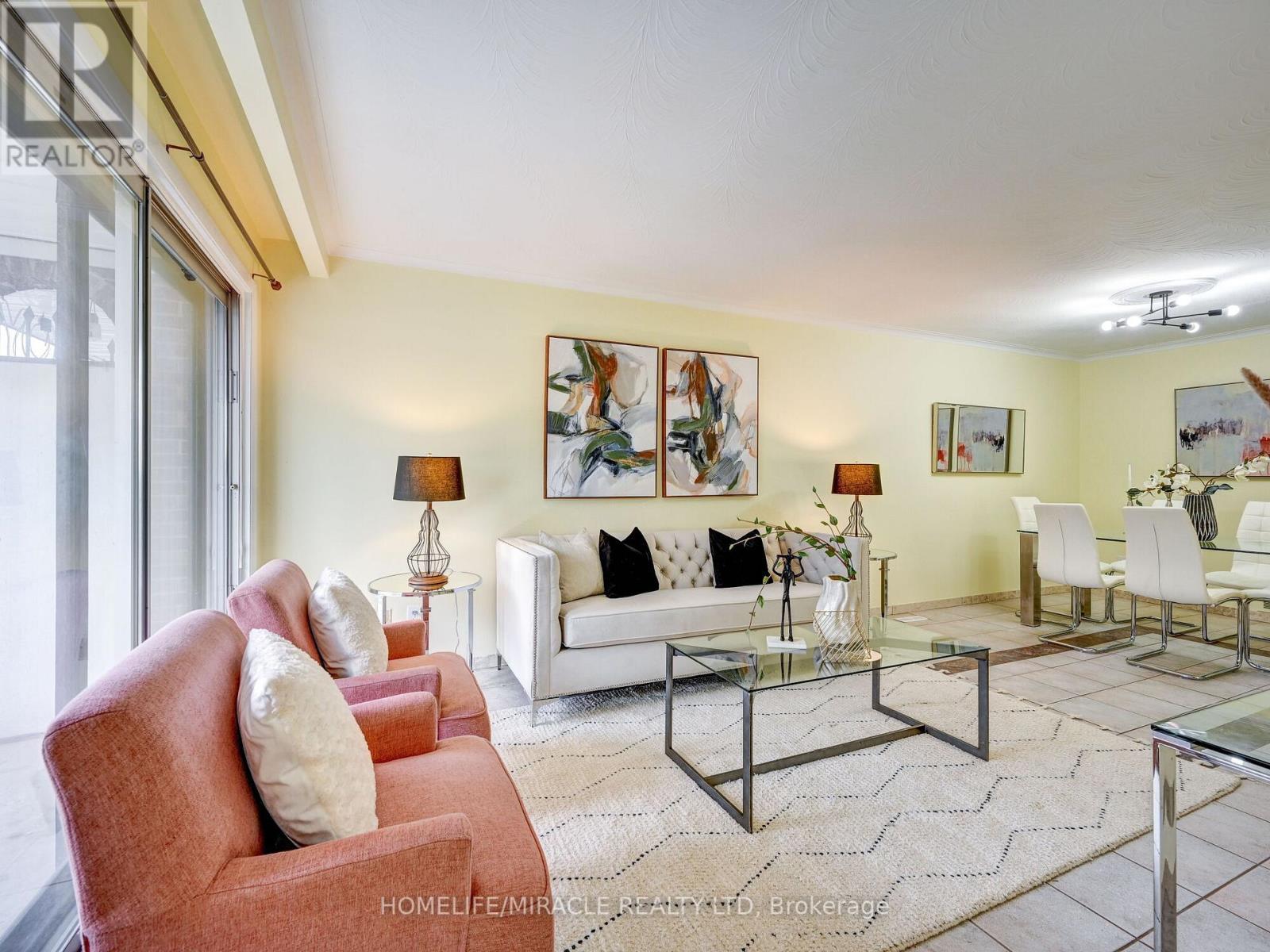 15 GRENADINE CRT