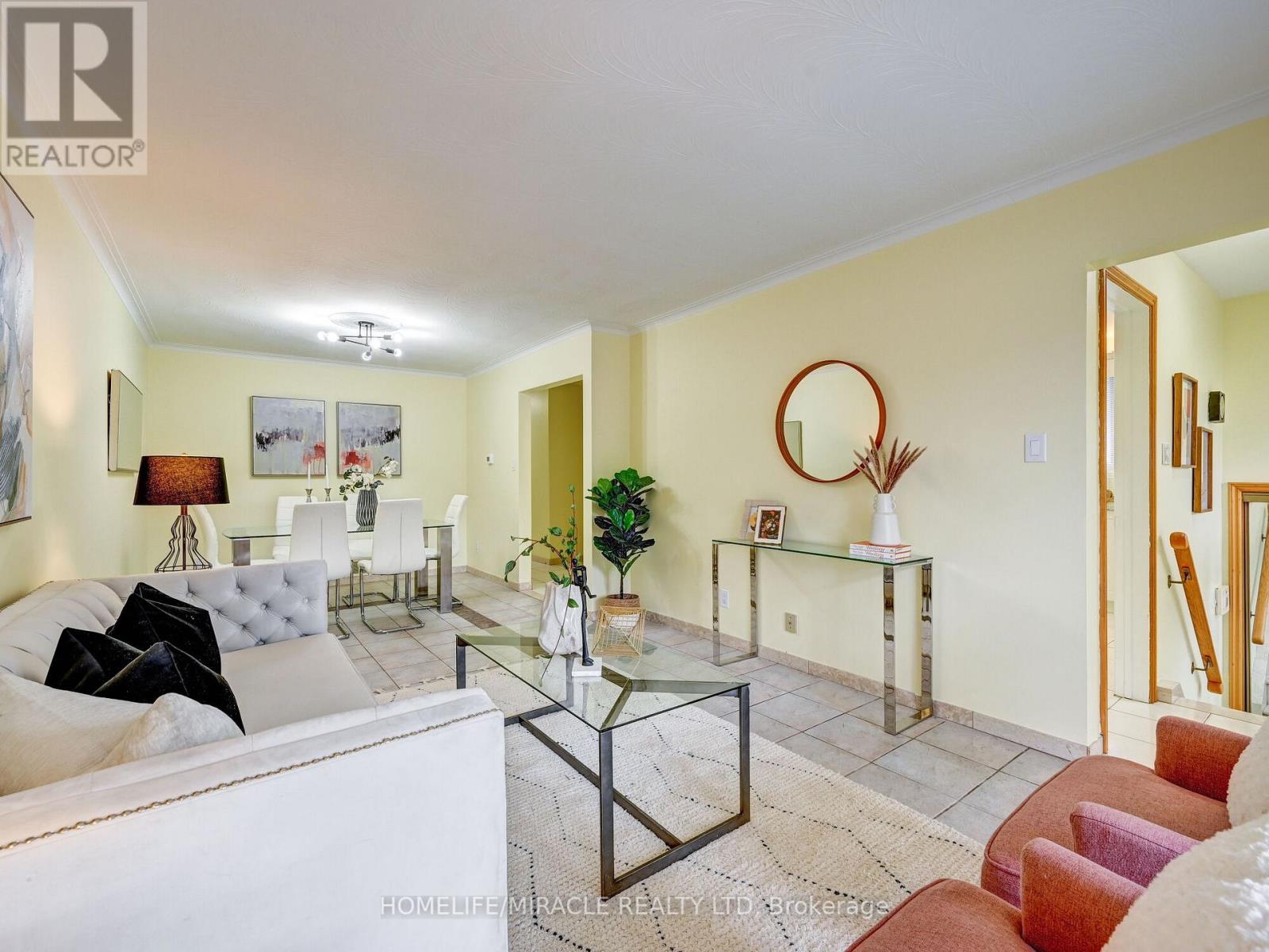 15 GRENADINE CRT