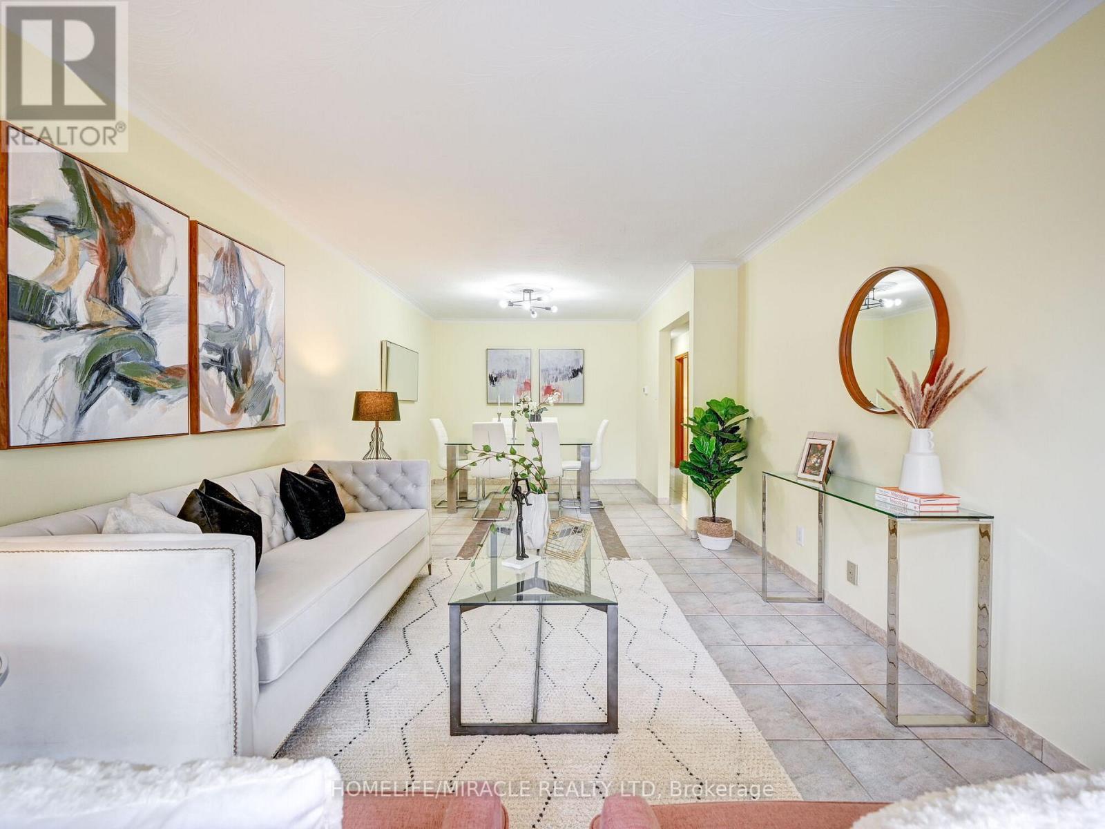 15 GRENADINE CRT