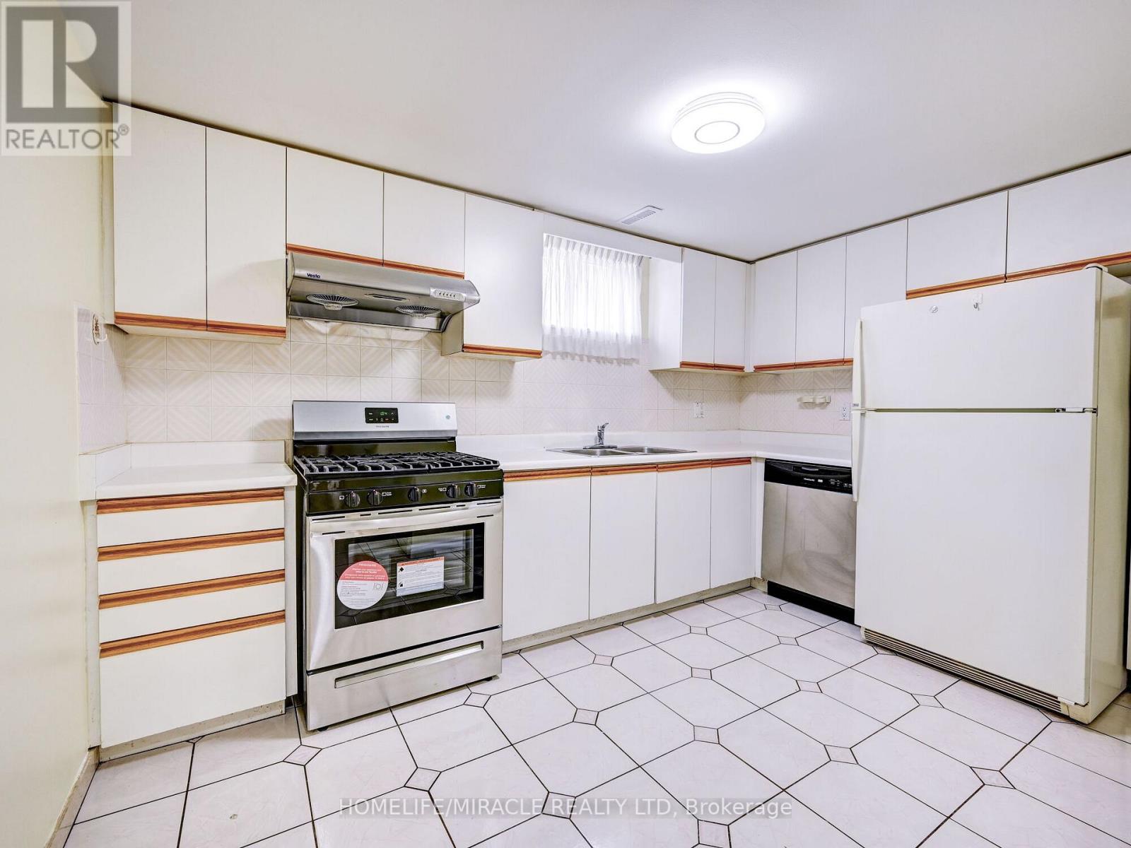 15 GRENADINE CRT