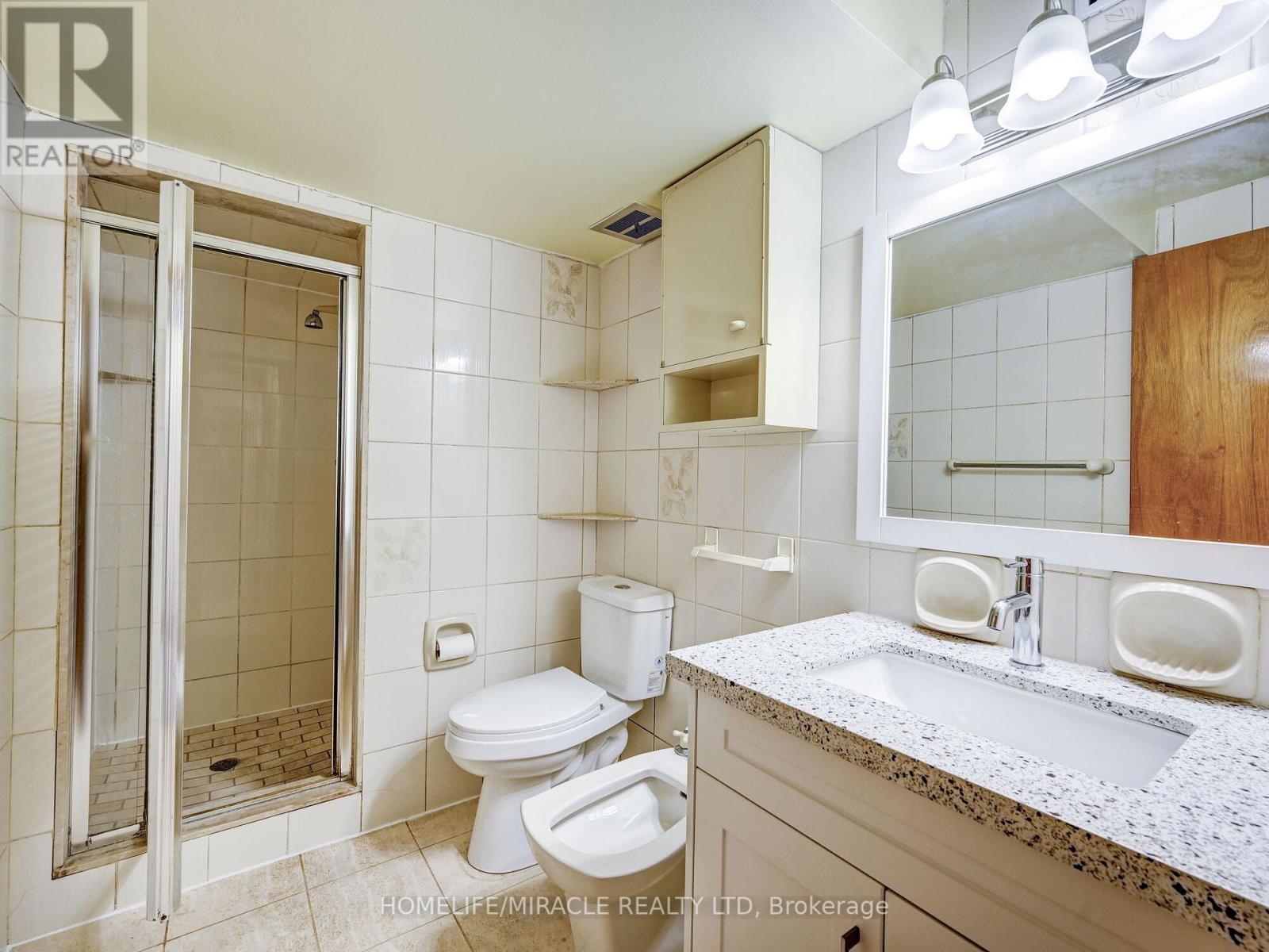 15 GRENADINE CRT