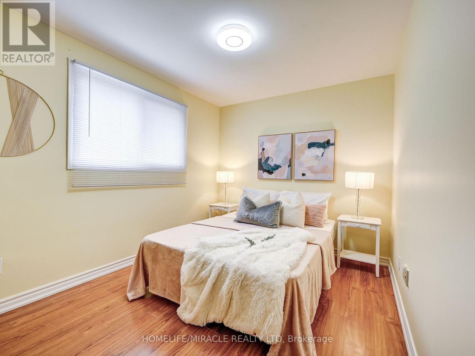 15 GRENADINE CRT