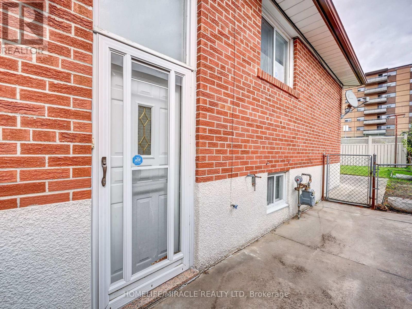 15 GRENADINE CRT