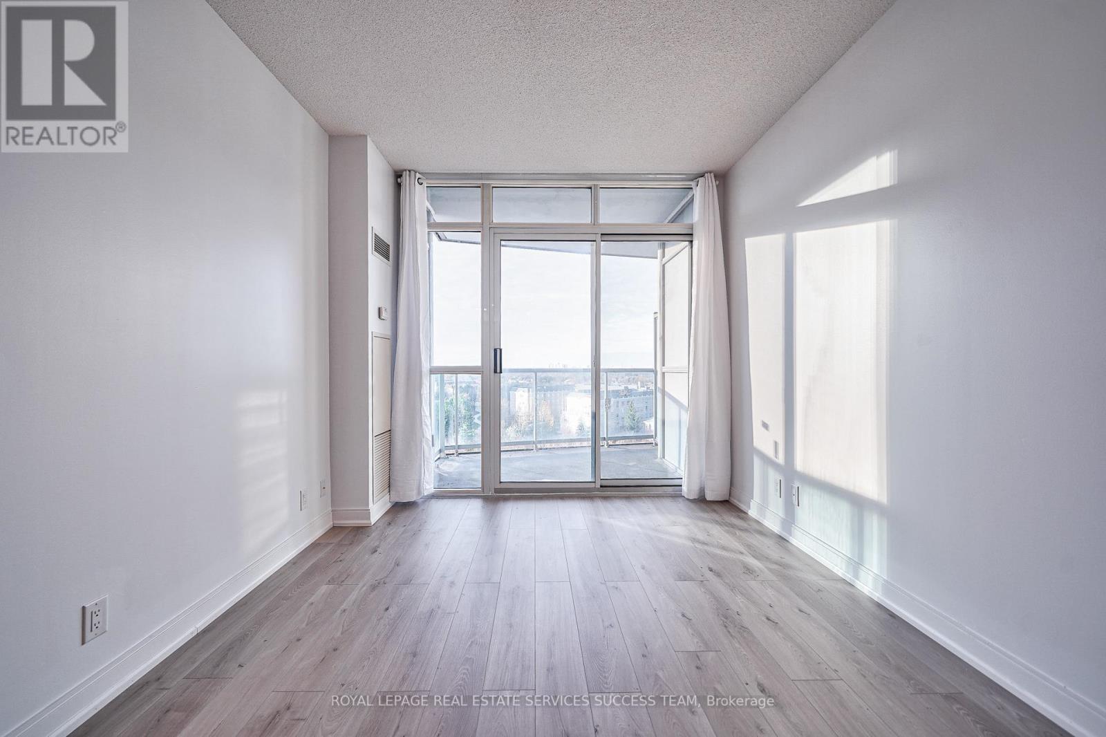 #910 -90 ABSOLUTE AVE, #910