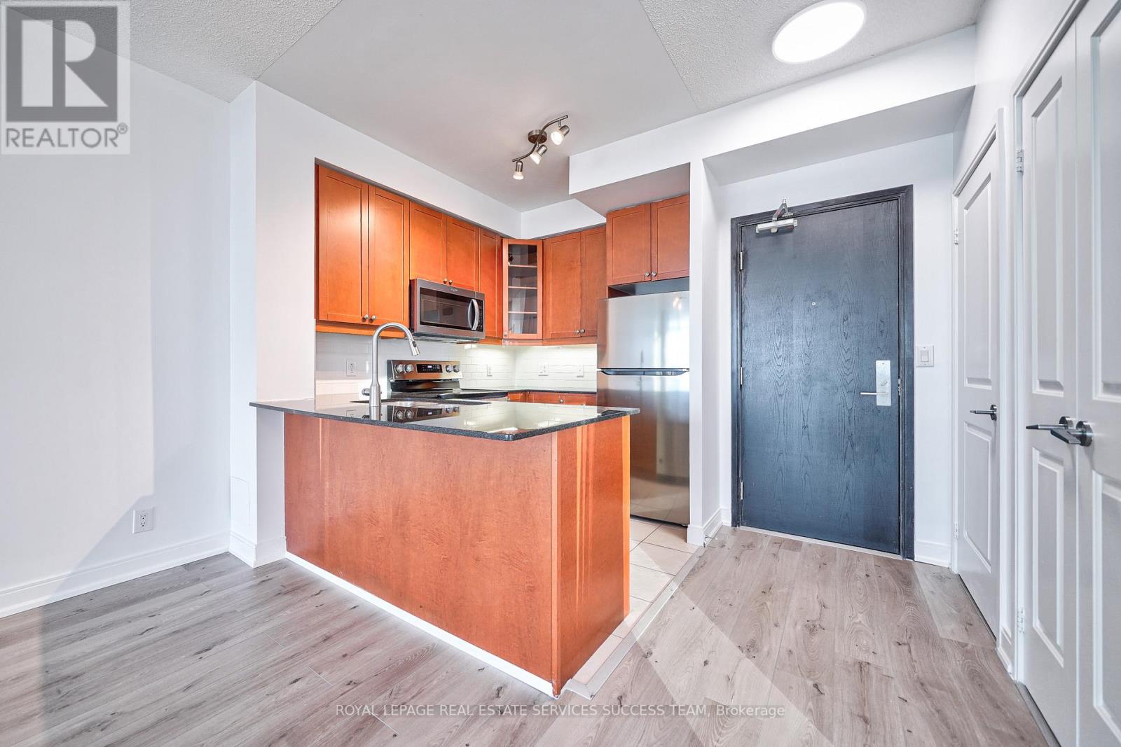 #910 -90 ABSOLUTE AVE, #910