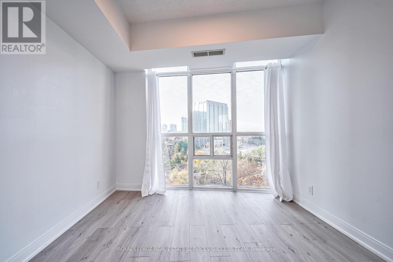 #910 -90 ABSOLUTE AVE, #910