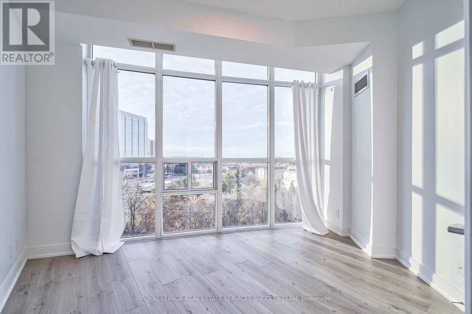 #910 -90 ABSOLUTE AVE, #910