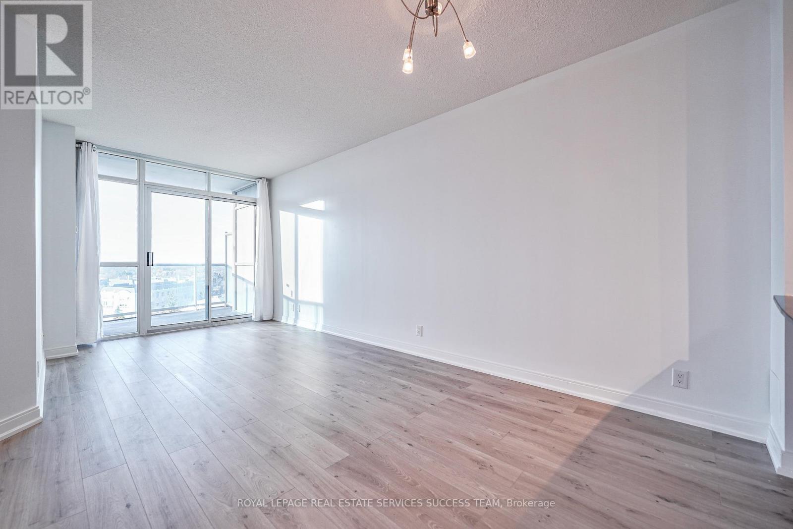 #910 -90 ABSOLUTE AVE, #910