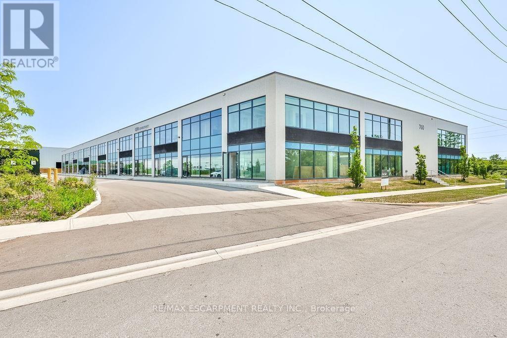 #16 -760 LAURENTIAN DR, #16