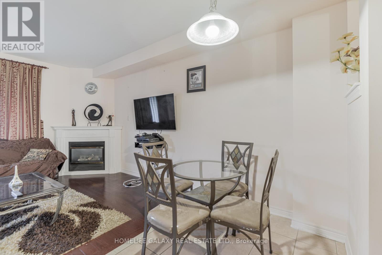 6 BOWSFIELD RD