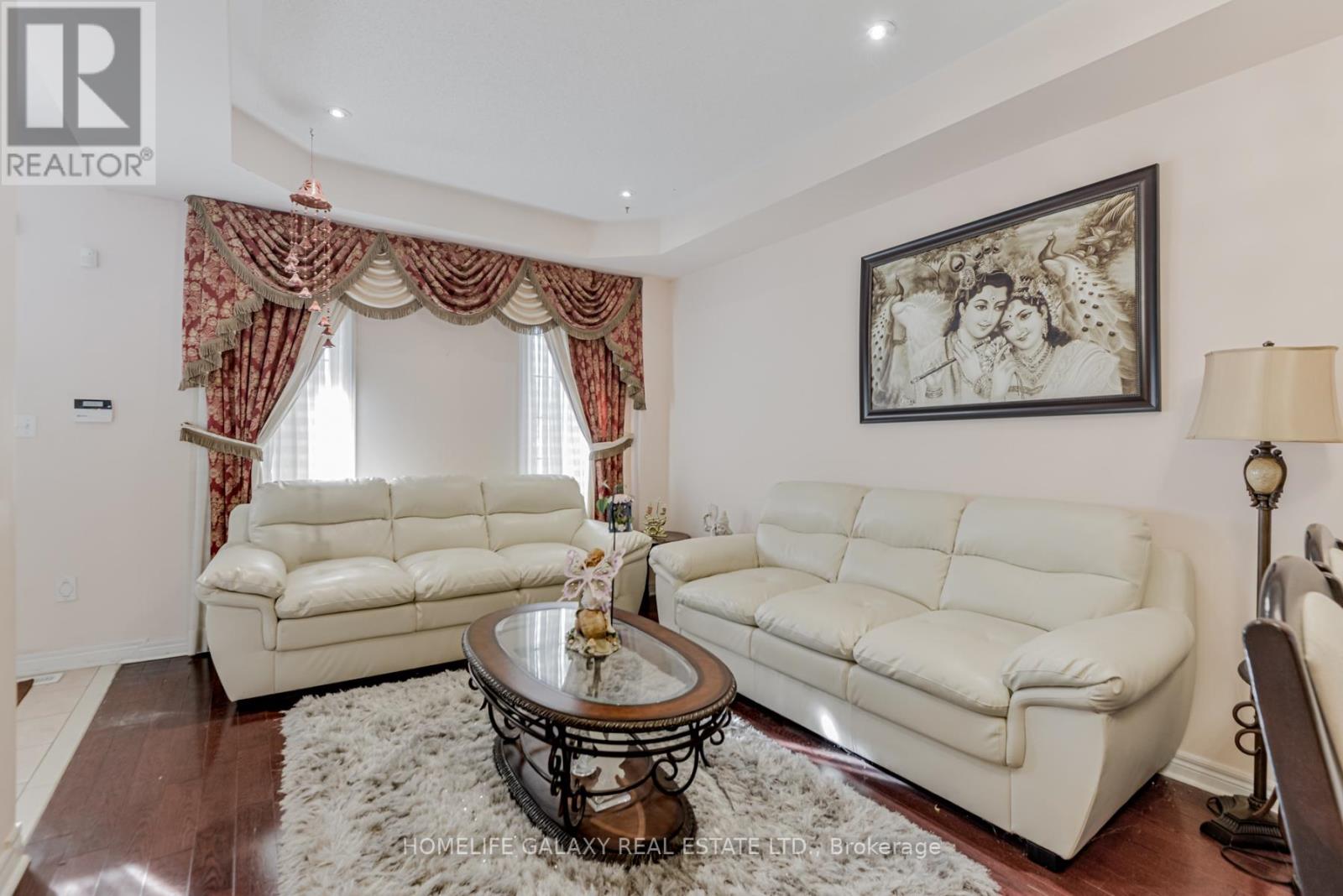 6 BOWSFIELD RD