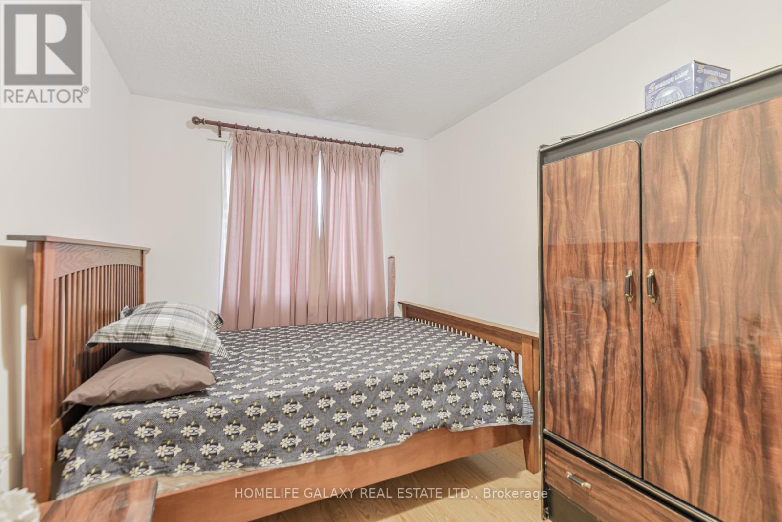 6 BOWSFIELD RD