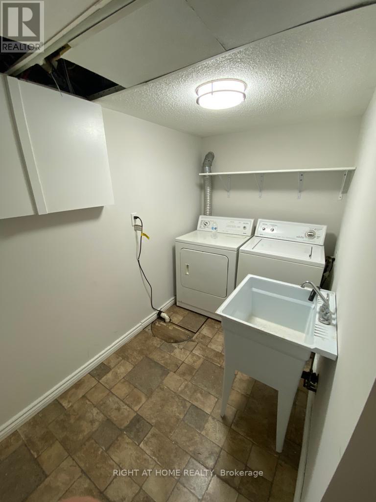 224 FELAN AVE W