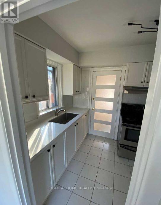 224 FELAN AVE W