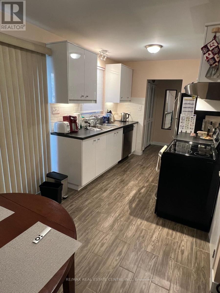 74 DERRYDOWN RD W