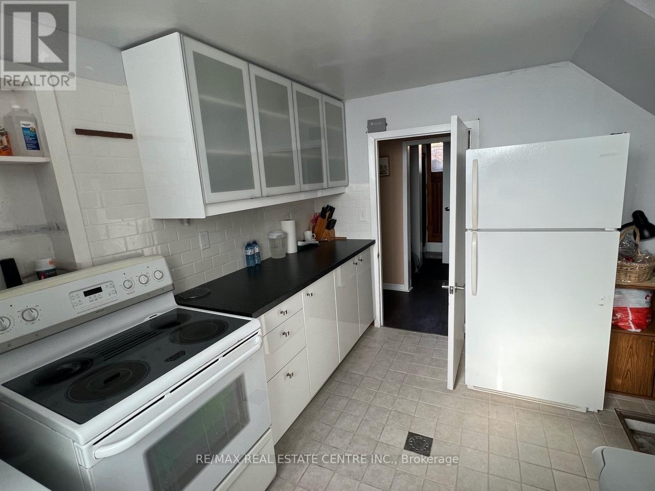 74 DERRYDOWN RD W