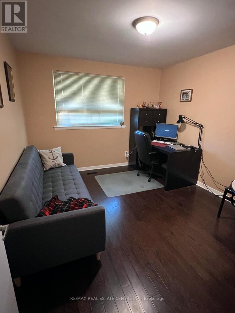 74 DERRYDOWN RD W
