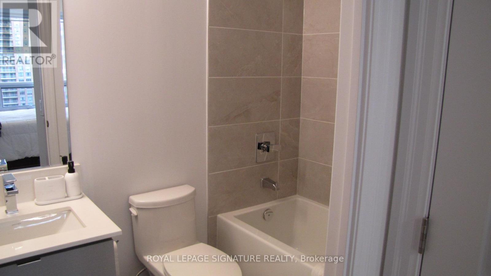 #1001 -36 ELM DR W, #1001