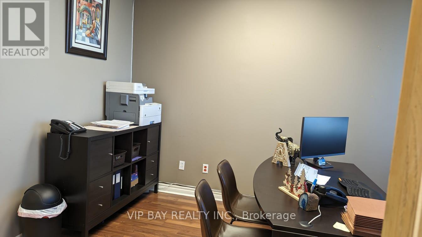 #401 -1280 FINCH AVE W, #401