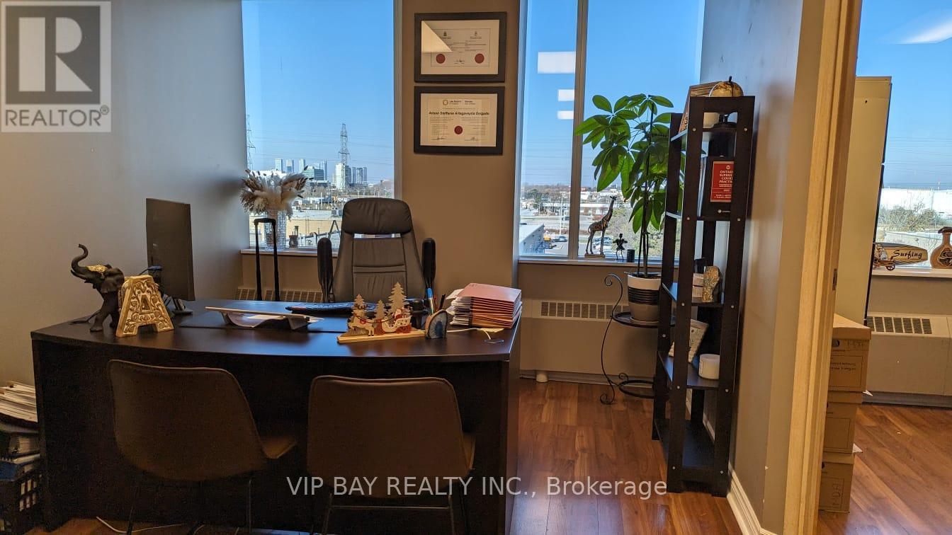 #401 -1280 FINCH AVE W, #401