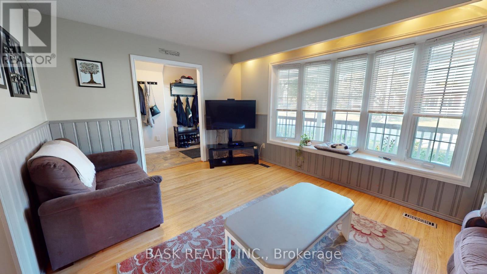 1 GENEVA CRES