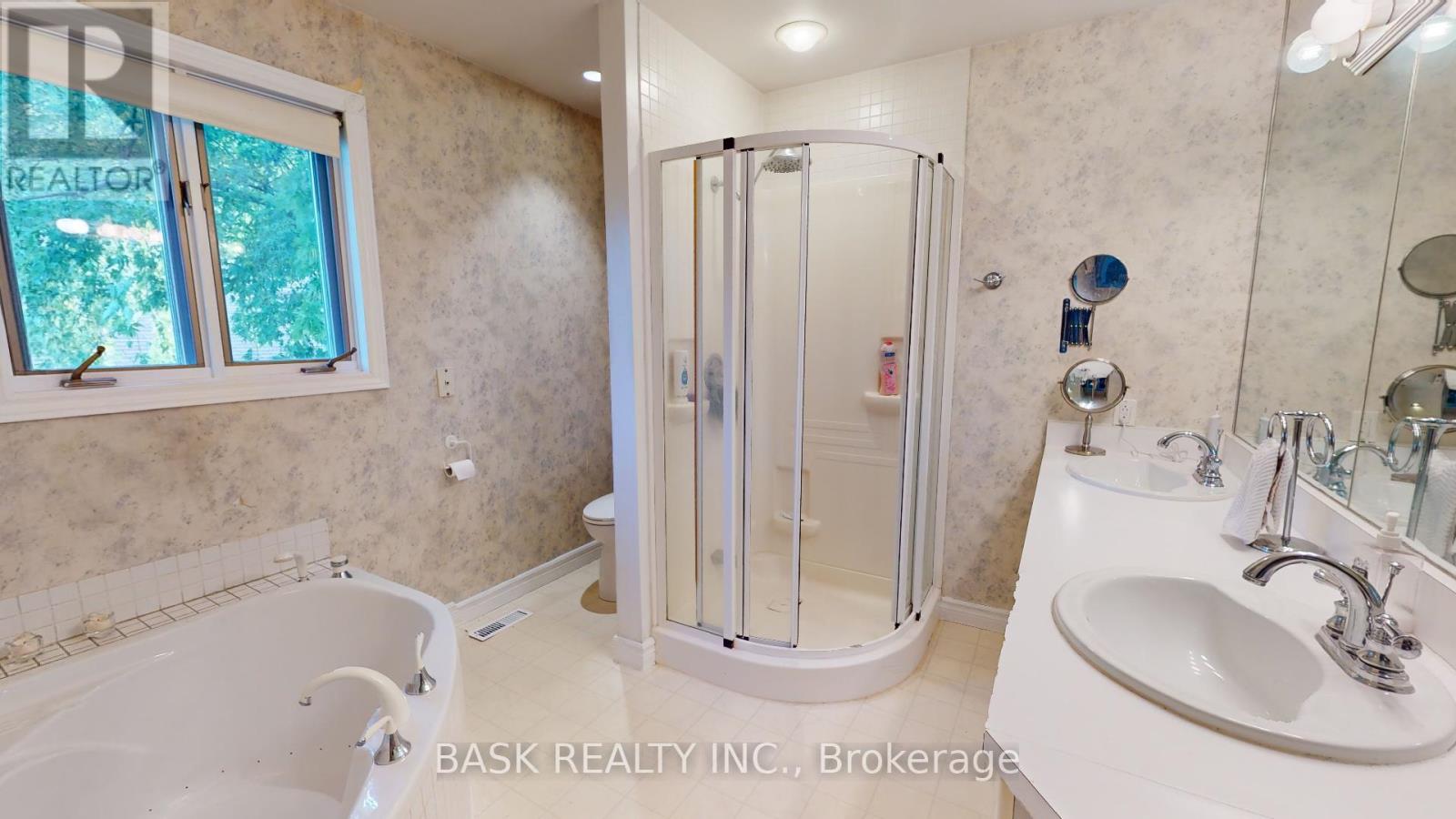 1 GENEVA CRES