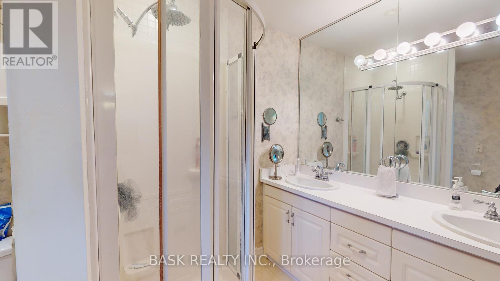 1 GENEVA CRES