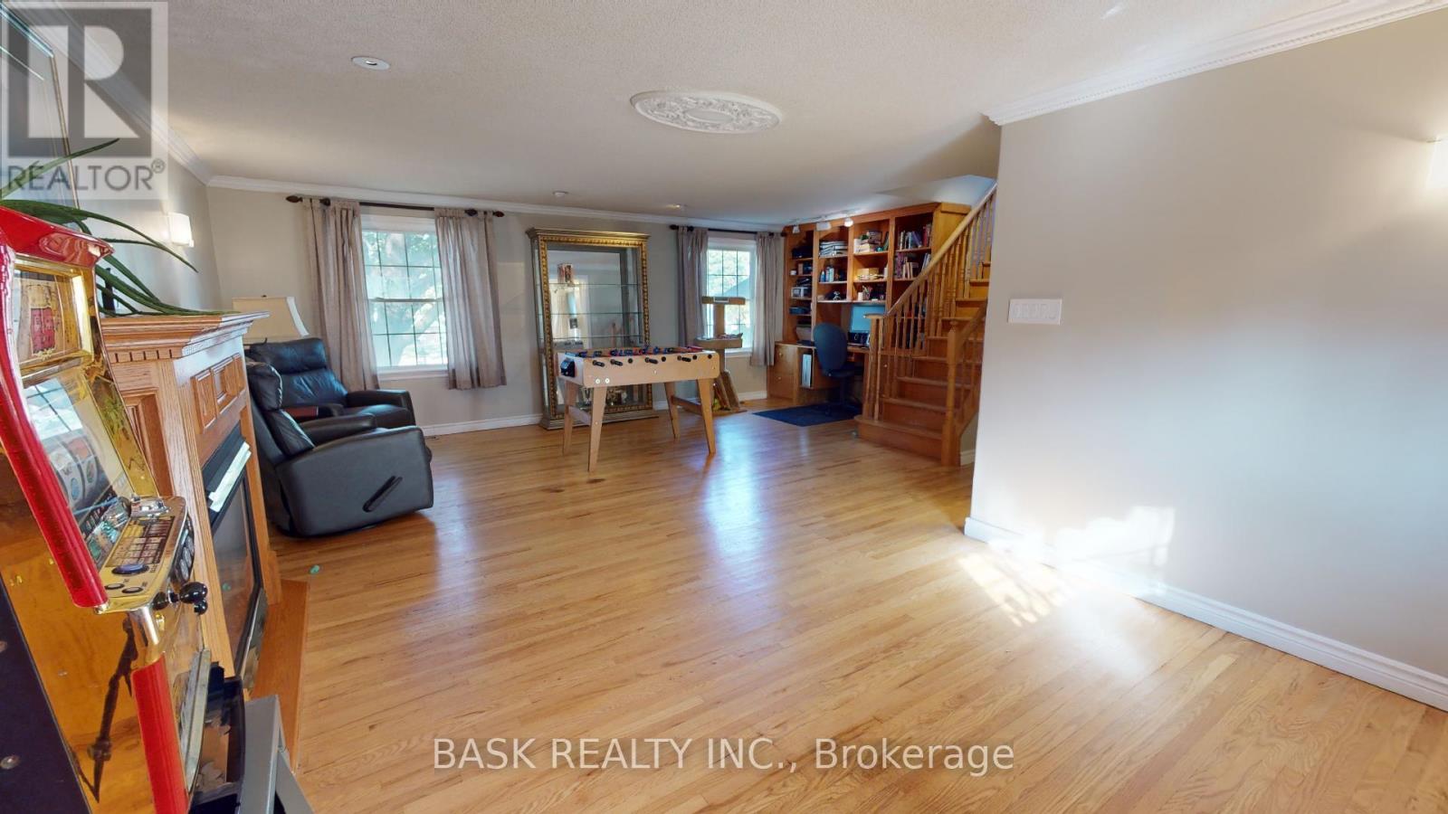 1 GENEVA CRES