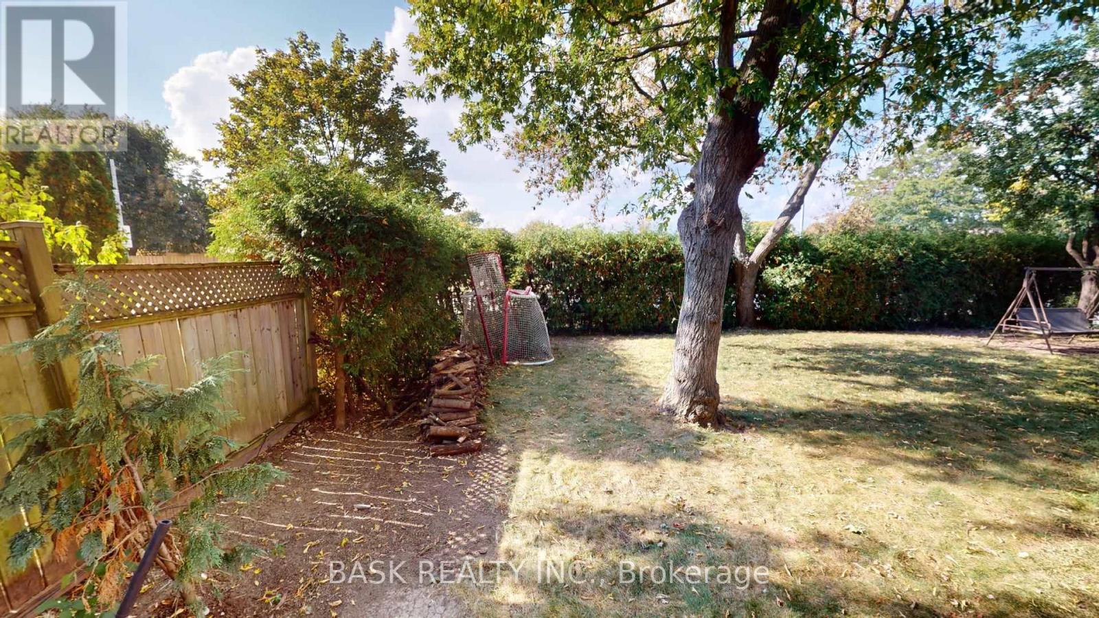1 GENEVA CRES