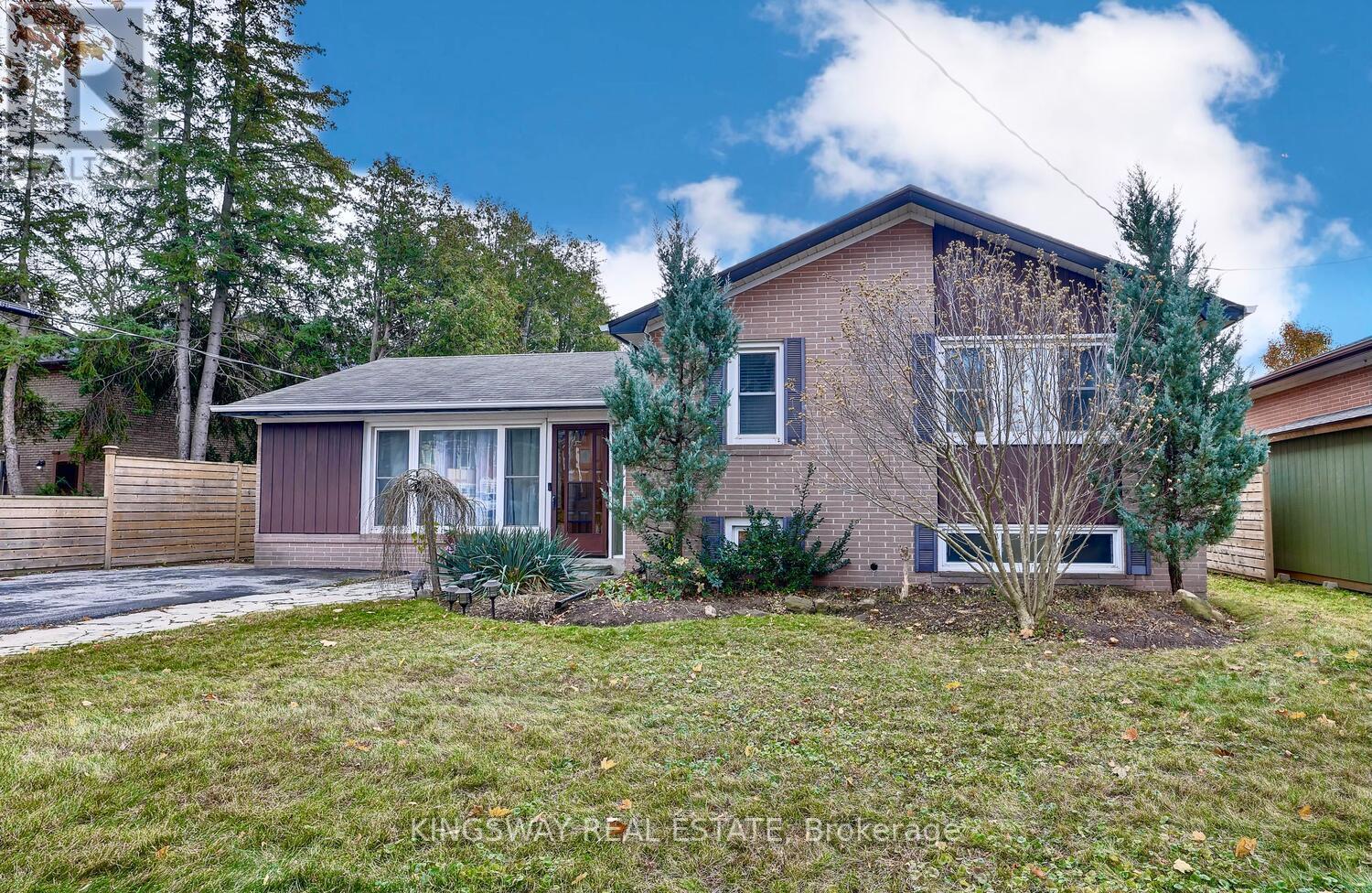 562 ARLINGTON BLVD
