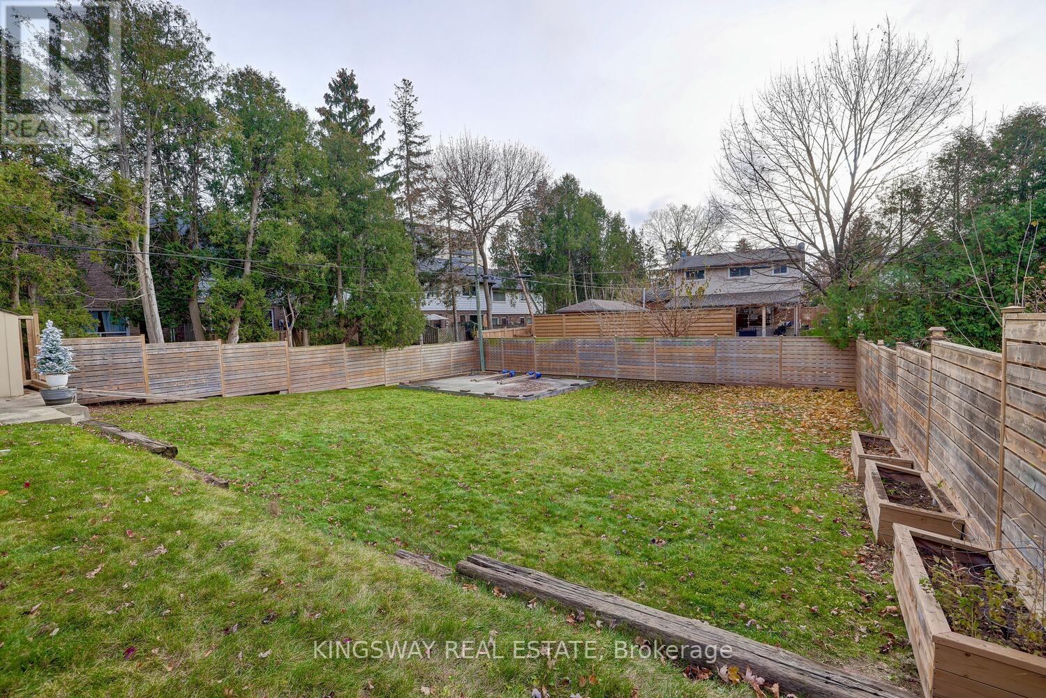 562 ARLINGTON BLVD