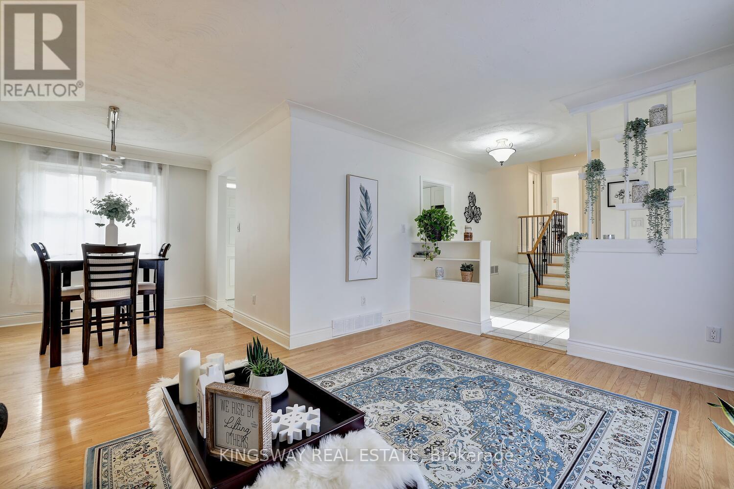 562 ARLINGTON BLVD