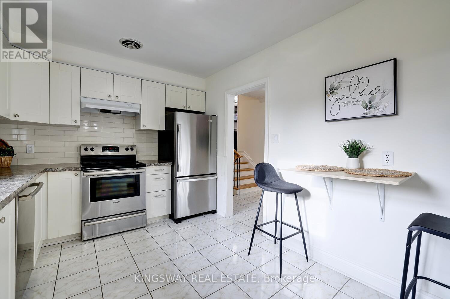 562 ARLINGTON BLVD