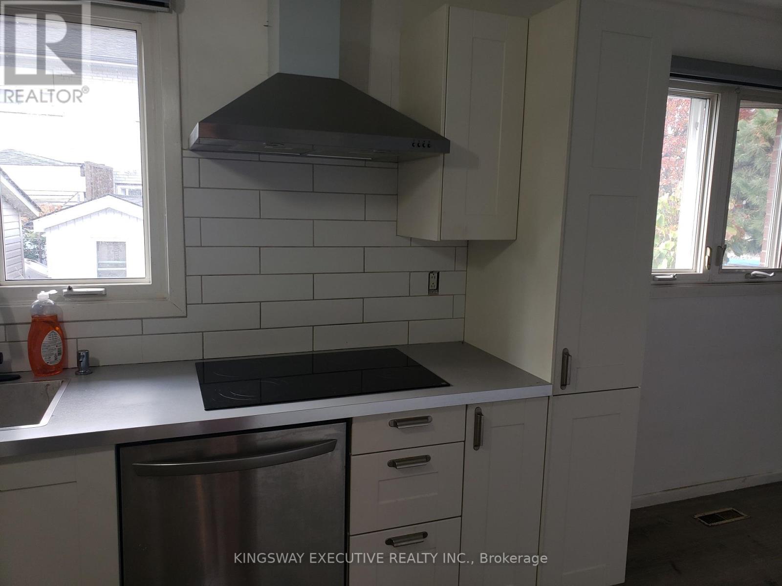 3696 HOLDEN CRES