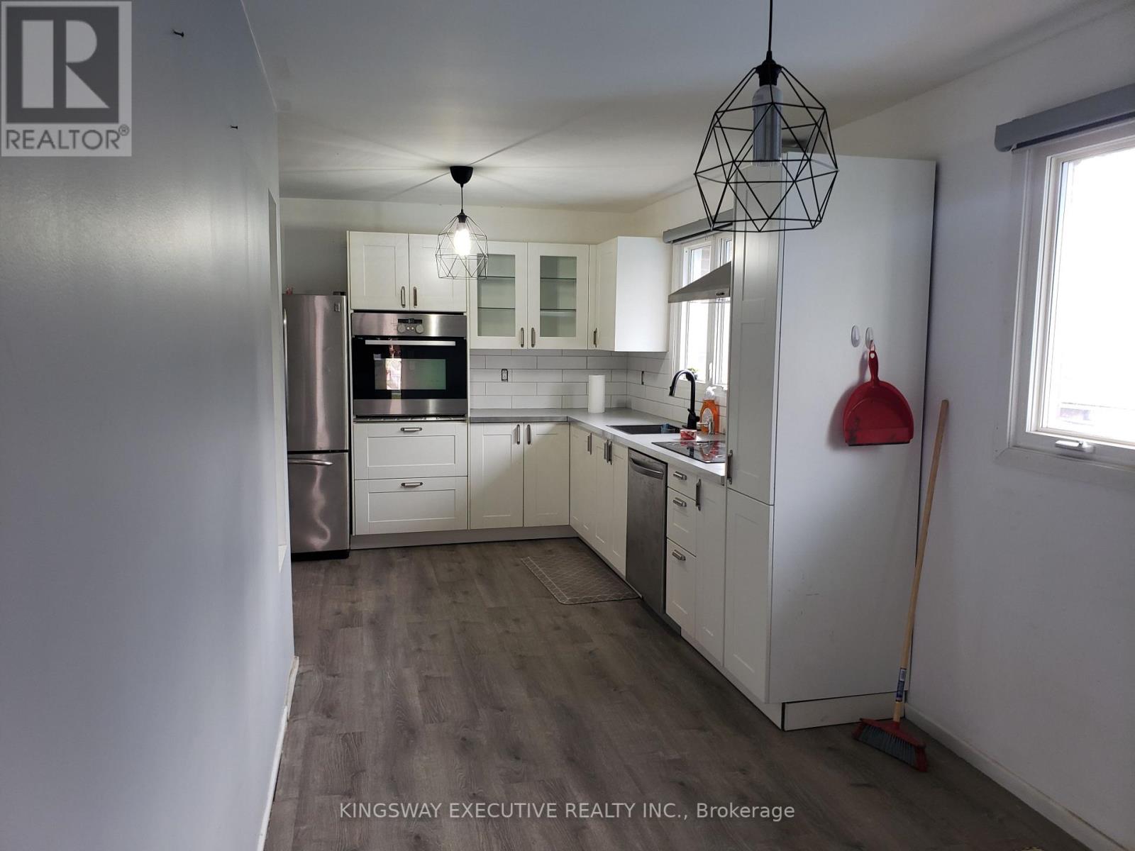 3696 HOLDEN CRES