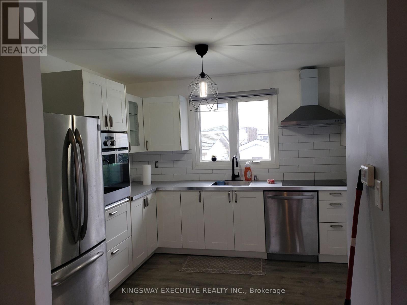 3696 HOLDEN CRES